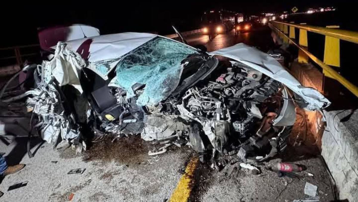 El conductor del vehículo perdió el control y se impactó con el puente Birmania, por presunto exceso de velocidad / Especial.