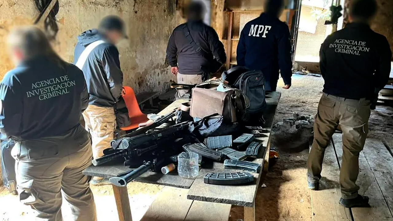 Decomisan arsenal tras cateo en un predio de 'Los Herrera' en Pantelhó, Chiapas