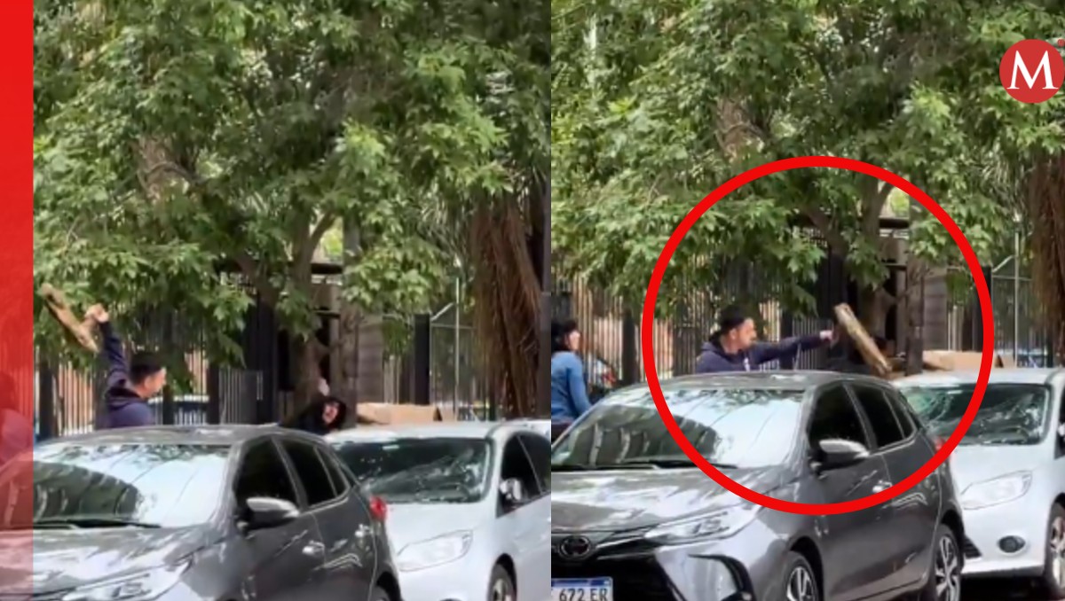 Estaciona su carro frente a una salida en Navidad y lo destrozan. | X @Bobmacoy