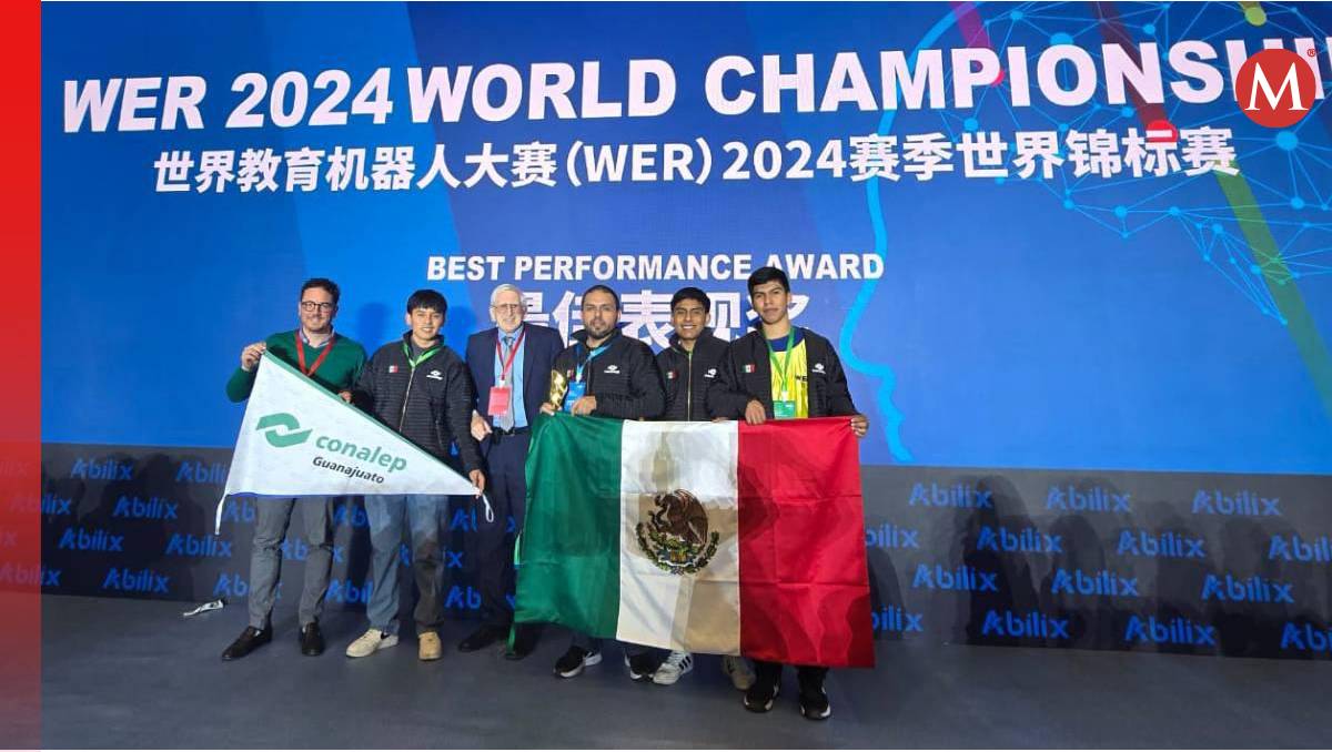 Estudiantes del Conalep obtuvieron el galardón compitiendo entre 215 equipos. | Foto: especial