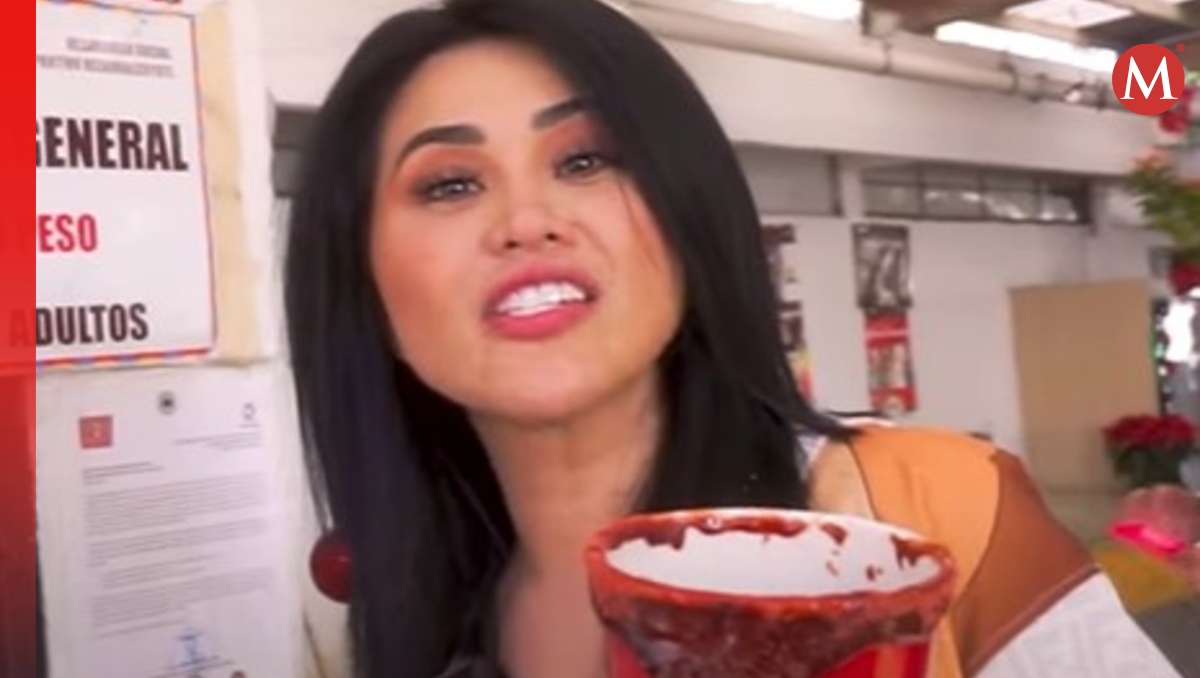 'Gomita' atendió a todos los que se le acercaron por fotos durante su visita al tianguis | Captura YouTube