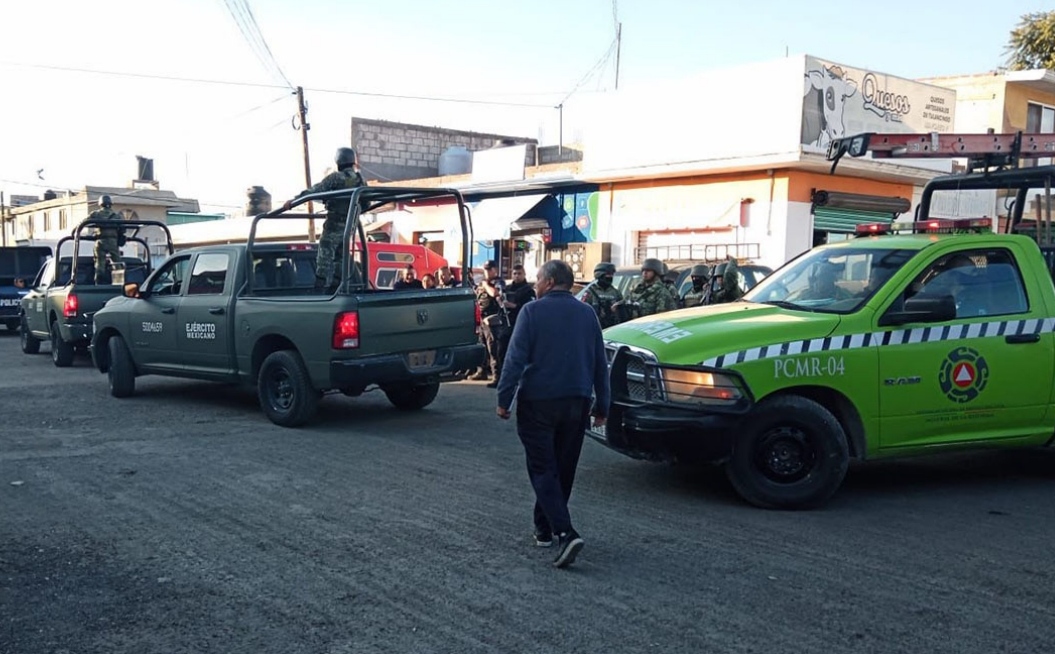 Operativo de fuerzas armadas en tianguis de La Providencia.
