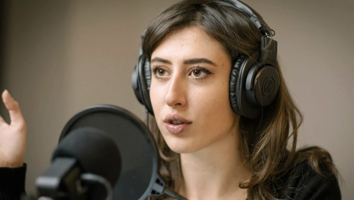 Policía detiene a Cecilia Sala, periodista italiana, por informar en Irán. | AP