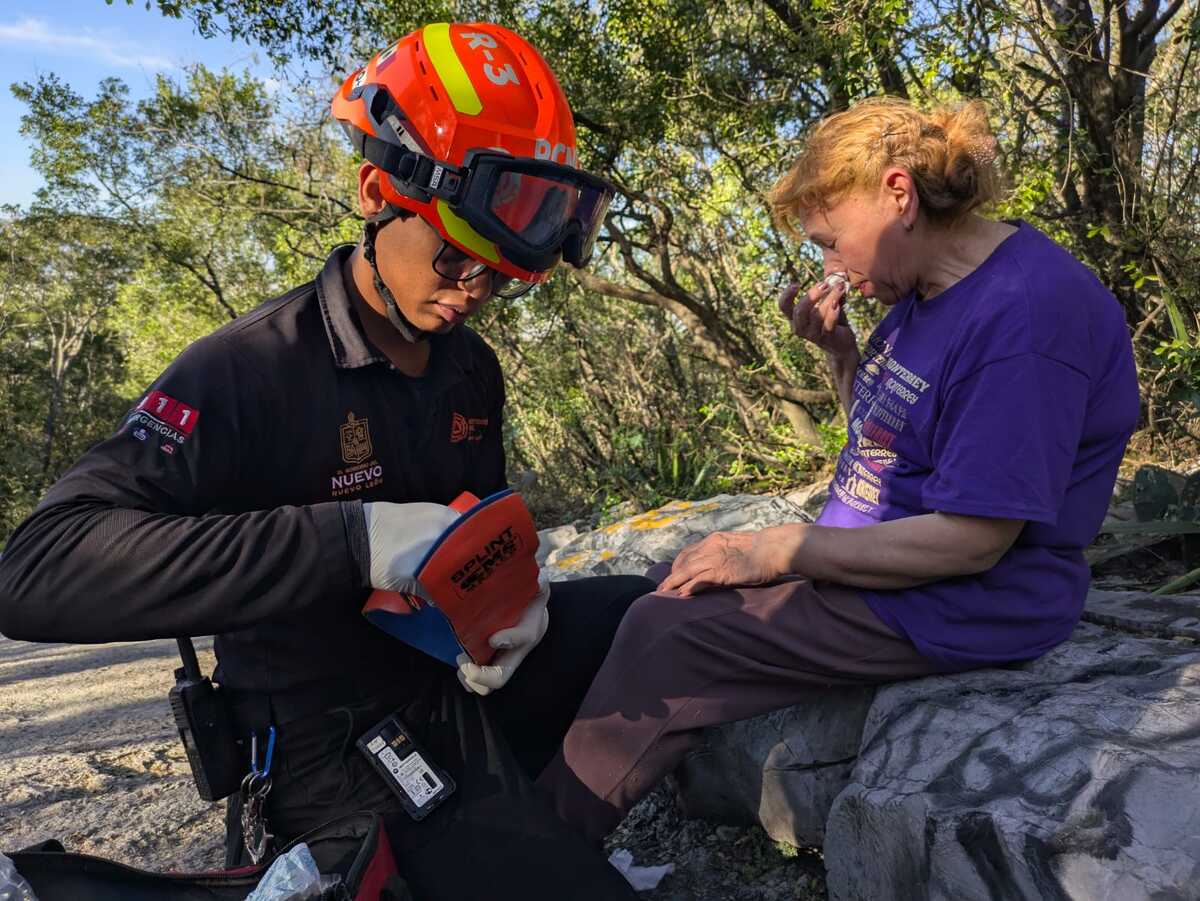 Elementos de Protección Civil acudieron en rescate de la mujer. Foto: Especial