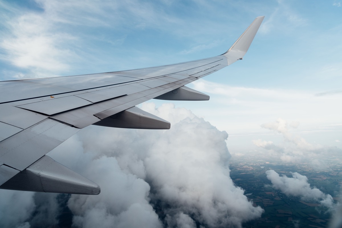 El avión solicitó a los controladores de Tokio aumentar la altitud antes de caer en picada al océano | Freepik