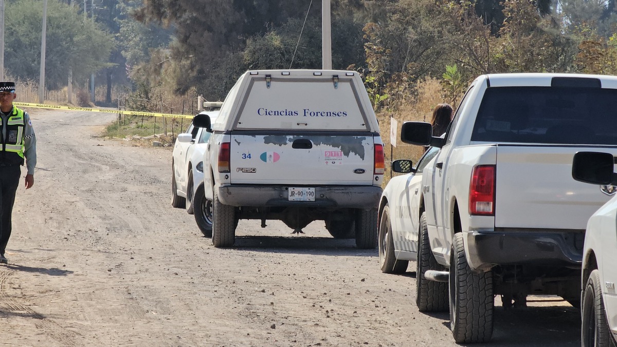 El hallazgo del cuerpo ocurrió sobre la calle de tierra de nombre Herminio Oliveros Morales. (Juan Mungía)