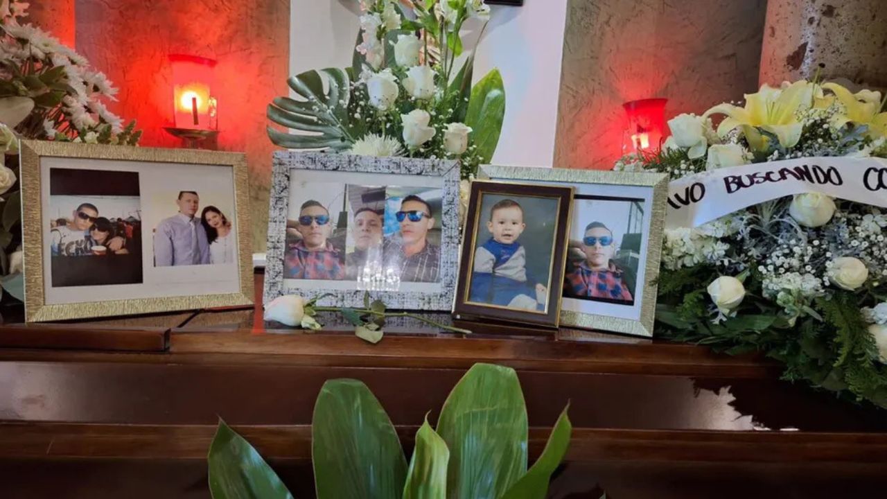 Integrantes de Guerreros Buscadores localizan restos de Jesús Darío en fosa de Guadalajara