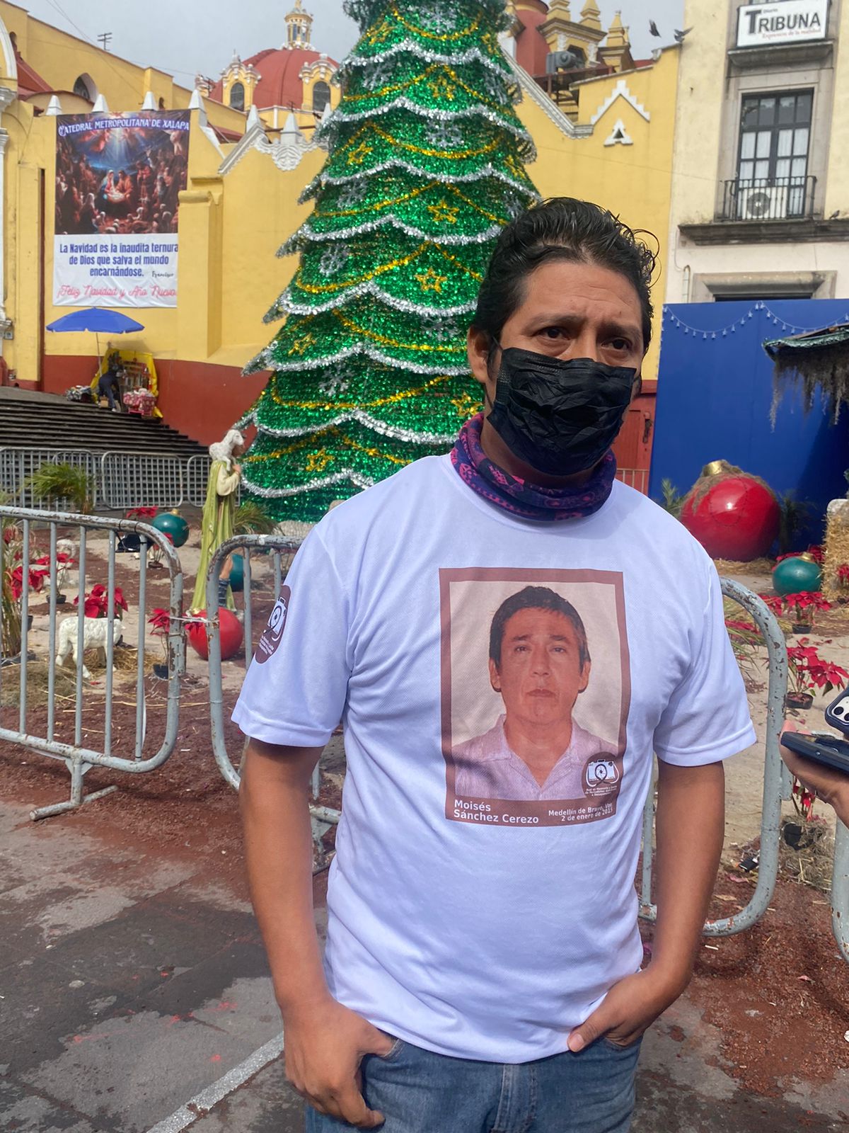 Jorge Sánchez se manifestó en Plaza Lerdo, frente a Palacio de Gobierno en Xalapa. | Especial