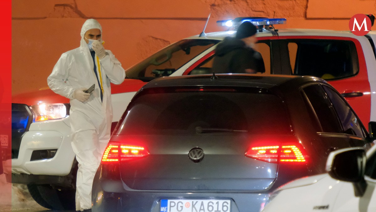 Policía a las afueras del bar donde Aco Martinović mató a sus primeras víctimas en Cetiña, Montenegro | AP