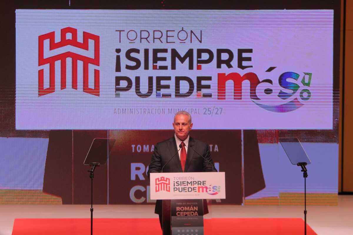 El alcalde de Torreón, Román Cepeda rinde protesta ciudadana para administración 2025-2027. | Roberto Amaya