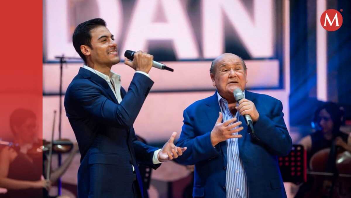 Leo Dan junto Carlos Rivera en dueto
