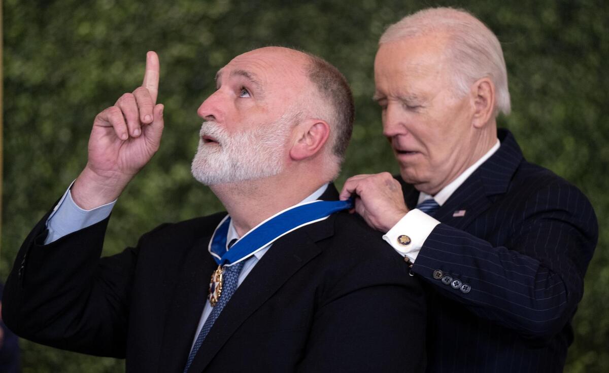 El chef José Andrés fue galardonado con la Medalla Presidencial de la Libertad. | EFE