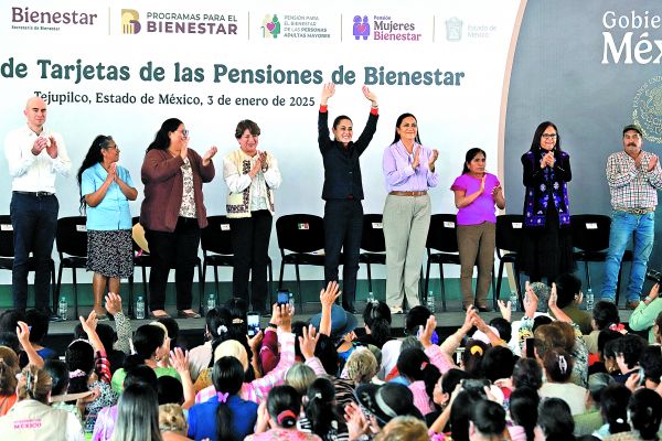 La Presidenta flanqueada por la gobernadora del Edomex y la secretaria del Bienestar en Tejupilco. Octavio Hoyos