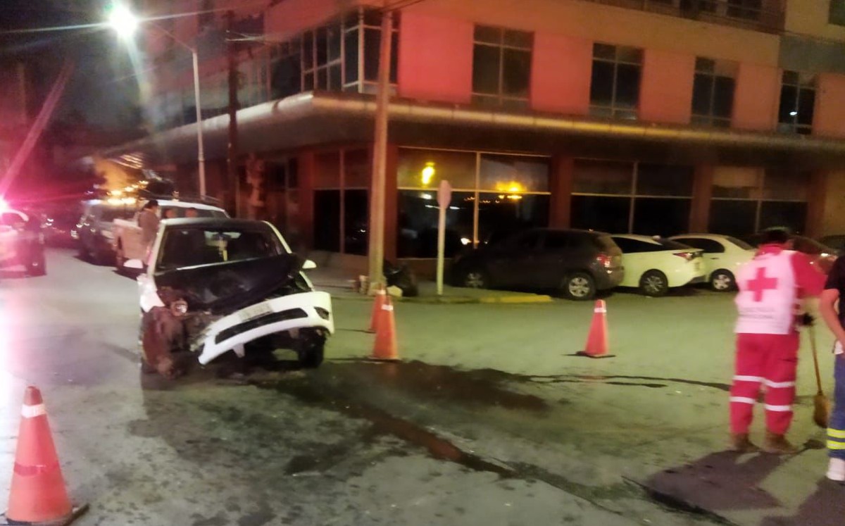 Torreón: conductor se pasa un alto y choca dos autos- Grupo Milenio