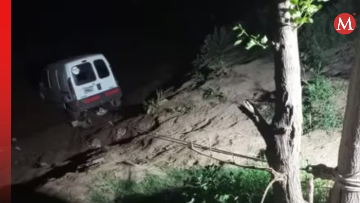 La camioneta se hundió parcialmente en el río Carcarañá. | Especial