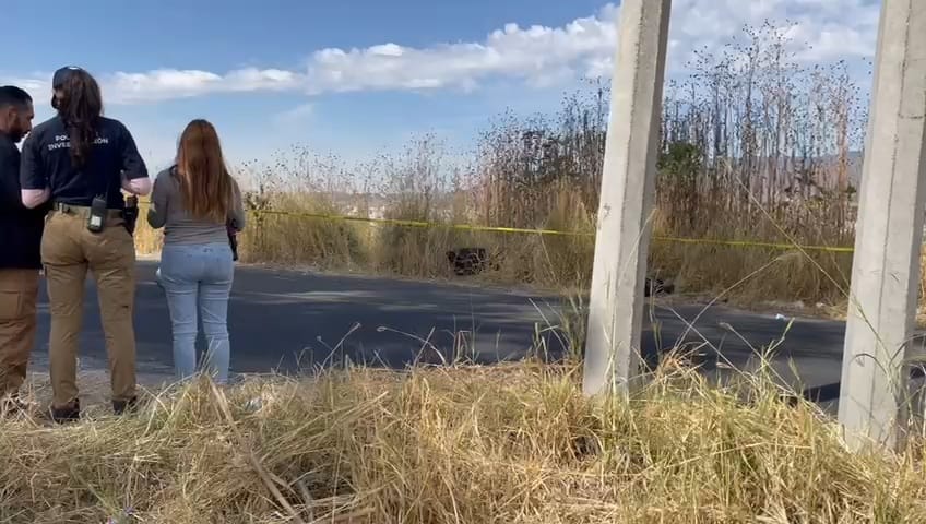 El hallazgo de la maleta ocurrió en la carretera antigua a Colima. (Juan Carlos Munguía)