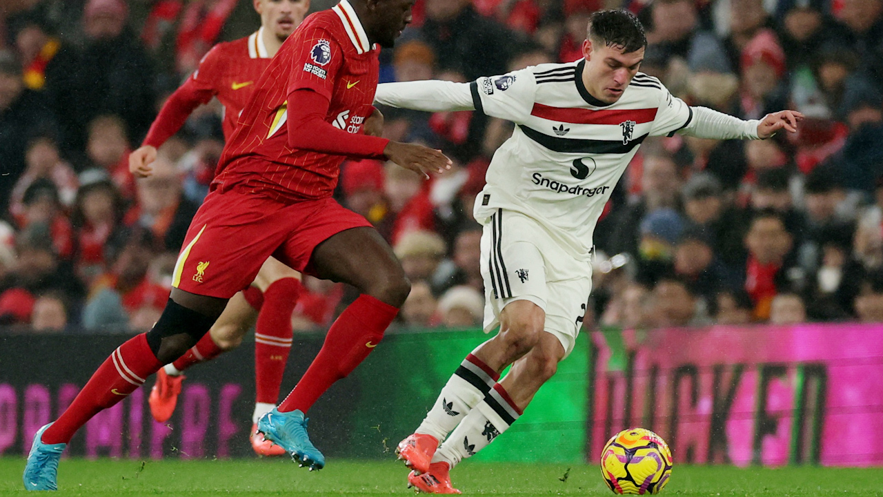 Liverpool y Manchester United empatan tras partidazo en un frío Anfield