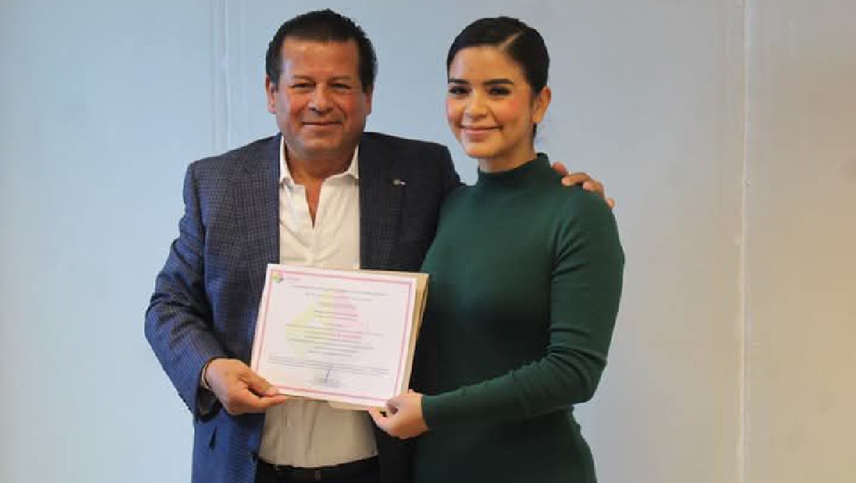 Pamela Coronel, presidenta del DIF Otumba, es hija del alcalde. Foto: (Especial)