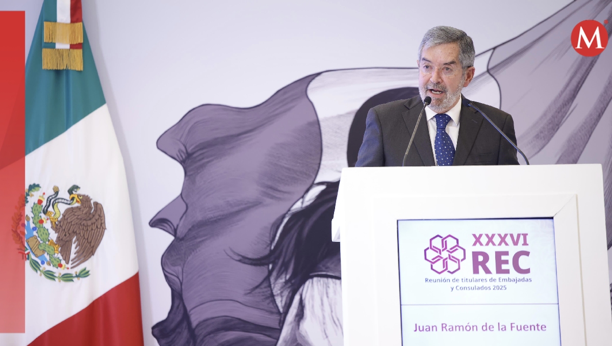 El secretario de Relaciones Exteriores, Juan Ramón de la Fuente, en reunión con los cónsules. | Especial