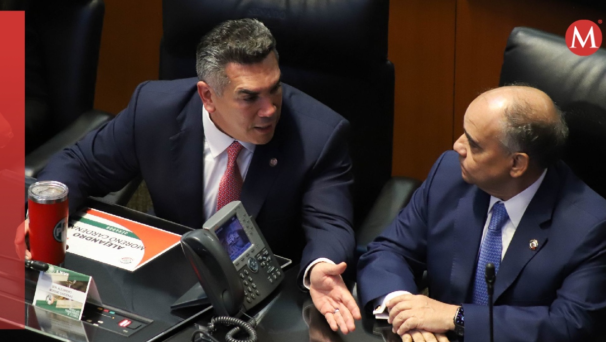 Alejandro Moreno y Manuel Añorve, senadores del PRI, durante una sesión ordinaria de la cámara. | Cuartoscuro