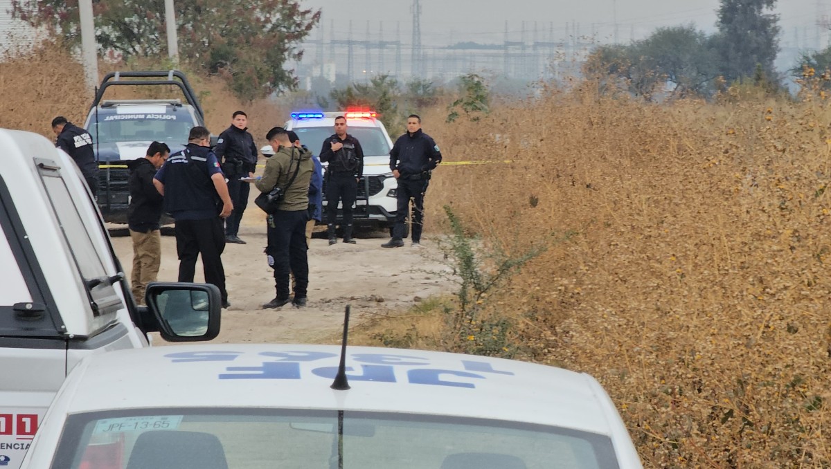 Autoridades resguardan lugar donde hombre fue hallado tras ser asesinado en Tlajomulco (Juan Carlos Munguía)