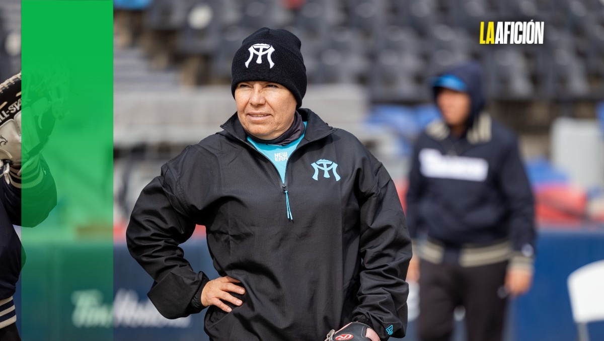 María Candelaria Alonso la primera "bat-girl" de Sultanes Femenil que vive la pasión de su equipo dentro y fuera (Cortesía Sultanes Femenil)
