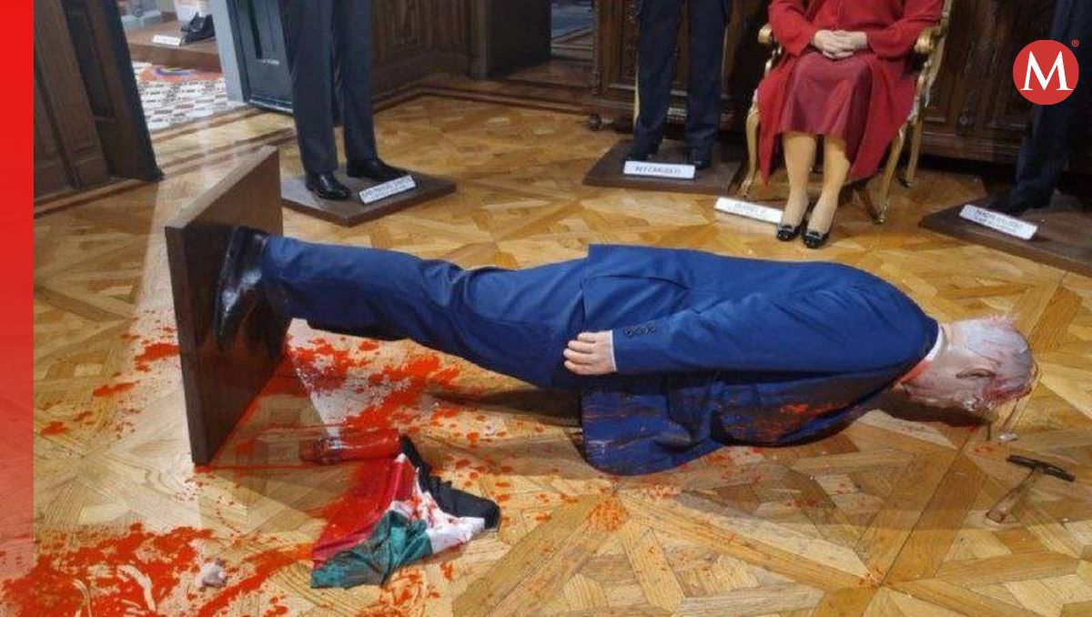 Activista golpea con martillo la figura de cera de Benjamín Netanyahu. | Foto: captura