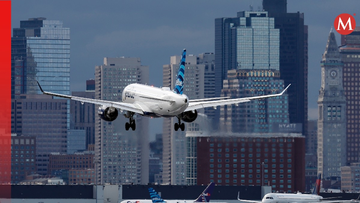 Avión de JetBlue en el Aeropuerto Internacional Logan de Boston | AP