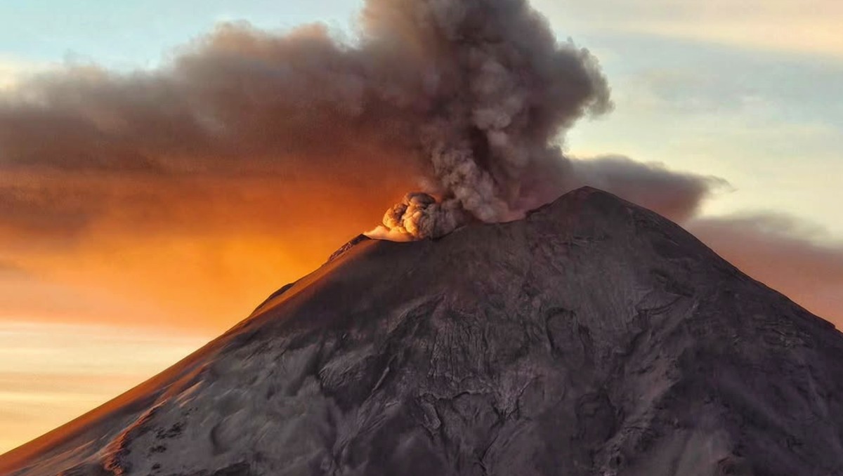 Un alpinista captura increíble imagen del cráter del volcán Popocatépetl. | IG: @lichebas