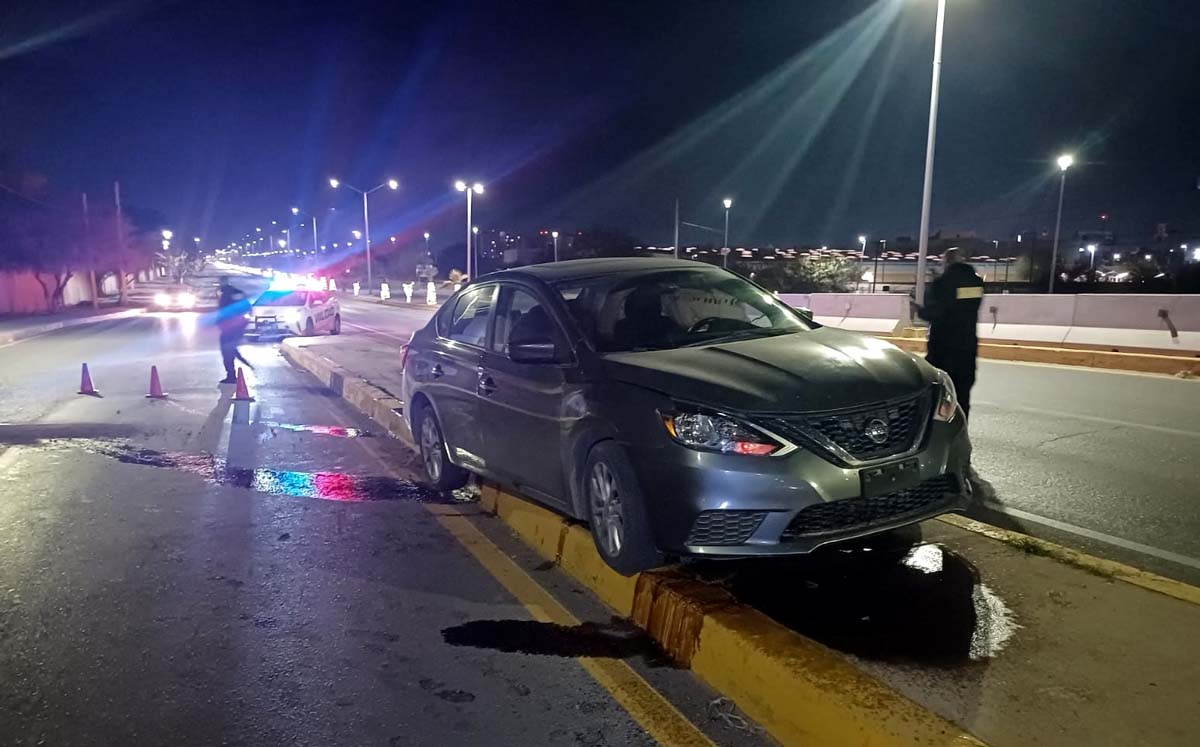 El accidente dejó aceite regado en la carretera. l Especial