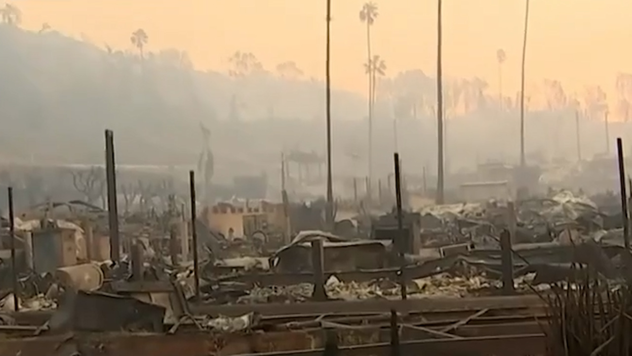Incendios en Los Ángeles han dejado Pacific Palisades en ruinas
