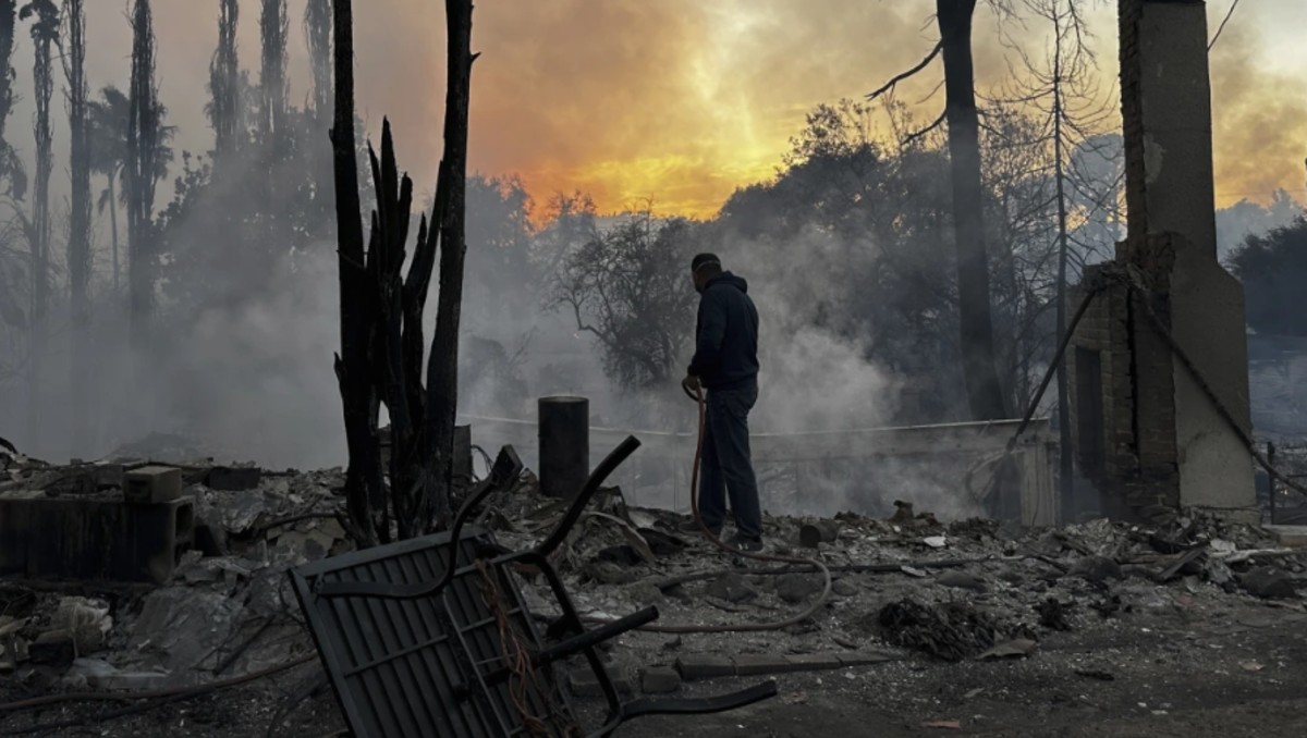 Incendios forestales en Los Ángeles, California, deja apocalípticas imágenes. | AP