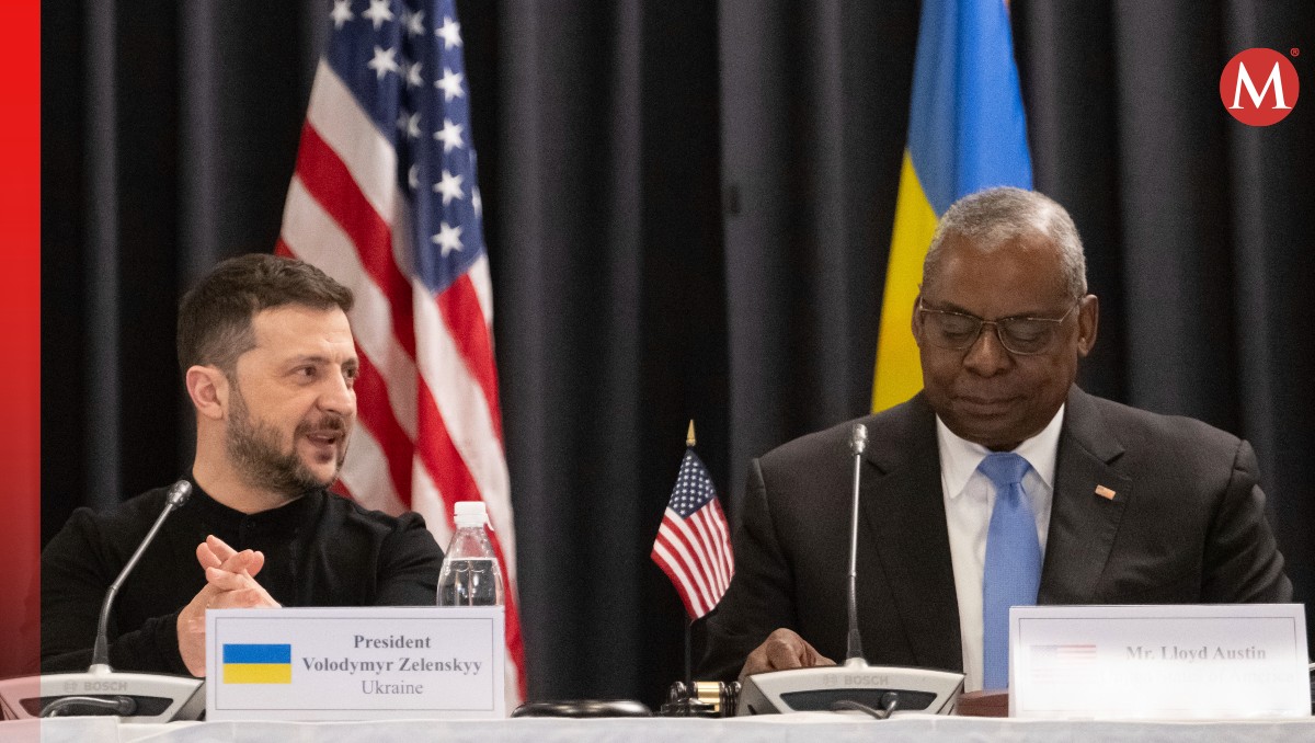 El secretario de defensa estadunidense Lloyd Austin y el presidente ucraniano Volodimir Zelensky | AP