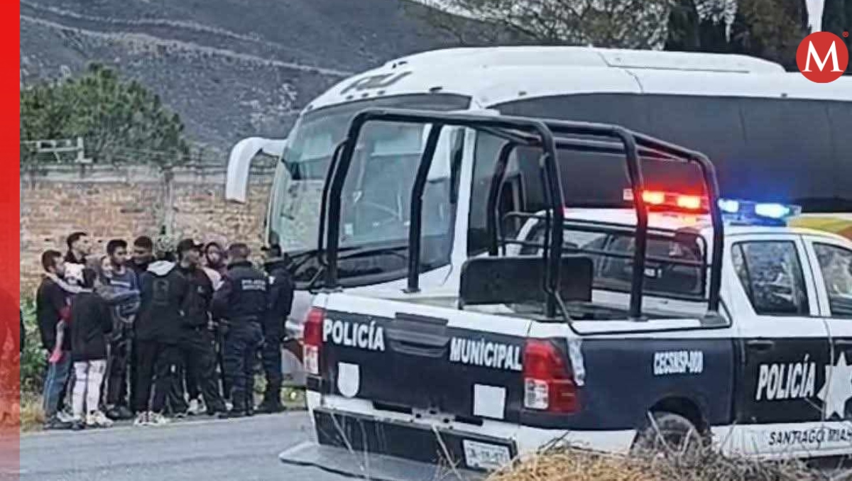 Aseguran a migrantes y conductor de autobús en Chapulco, Puebla | Especial
