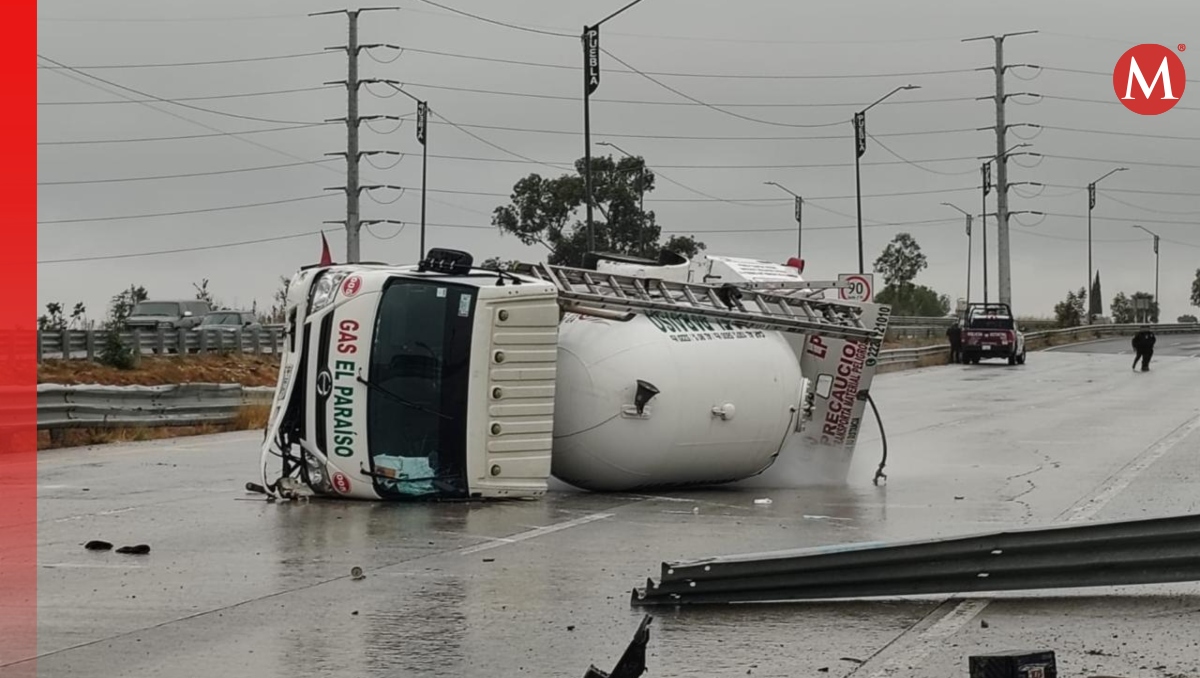 Lluvias en Puebla provocan volcaduras en distintos puntos de la ciudad | Especial