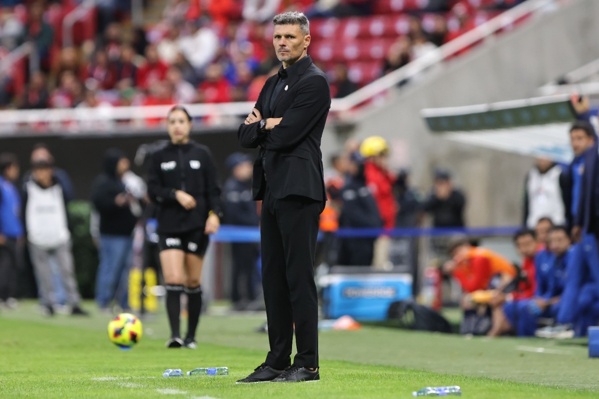 'Tano' Ortiz busca más refuerzos para Santos en el Clausura 2025 (Imago 7)