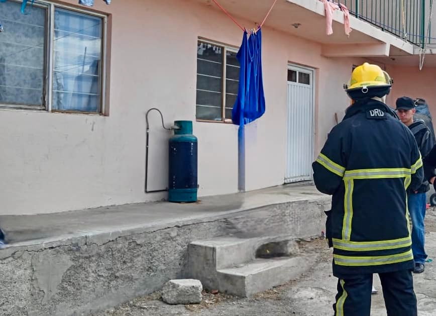 Tres personas intoxicadas por fuga en calentador.