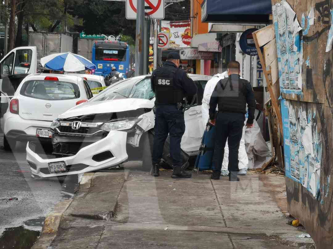 Las víctimas recibirán mercancía cuando fueron embestidas por el auto. | Foto: Jorge Becerril