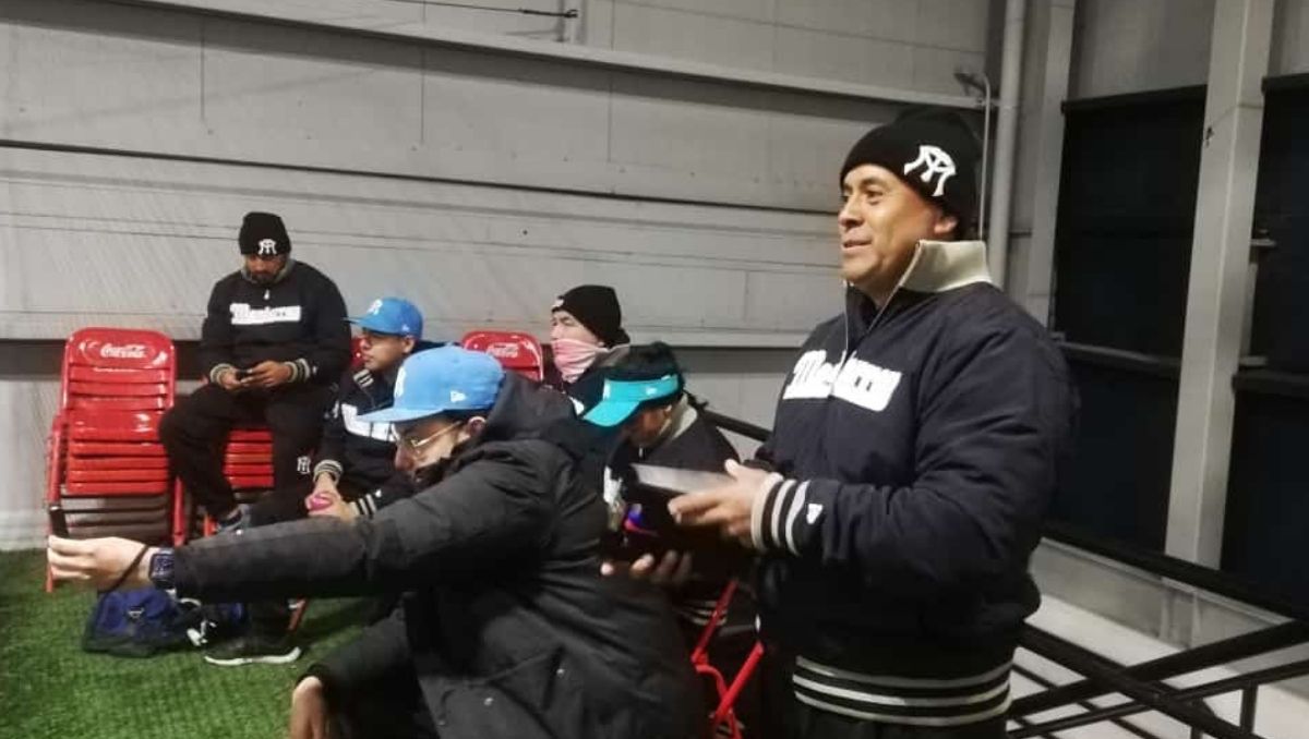 Hugo Barroso, de Sultanes femenil, considera que el pitcheo es lo más importante en el softbol