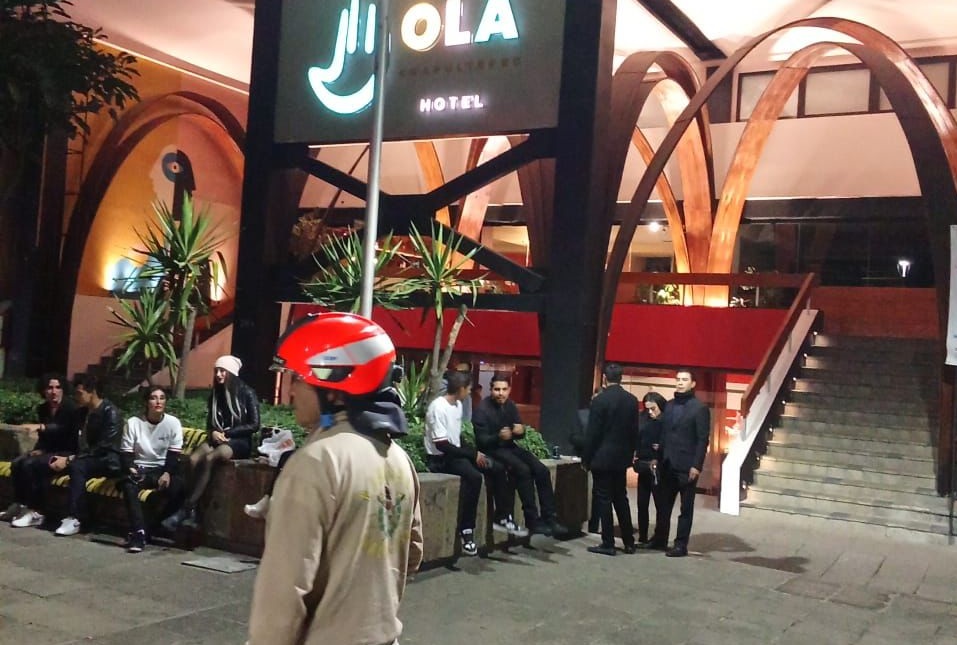 Personas que se encontraban en hoteles del centro fueron evacuados. (Cortesía)