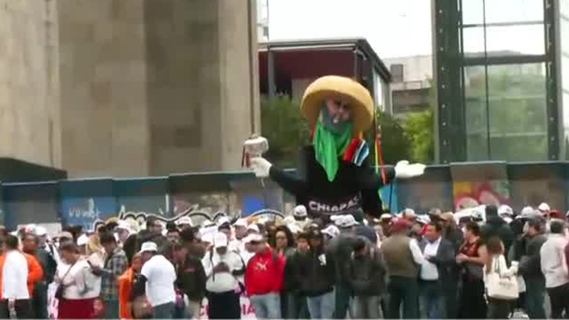 Ni el sismo, ni la lluvia evitan que simpatizantes lleguen al informe de gobierno de Sheinbaum