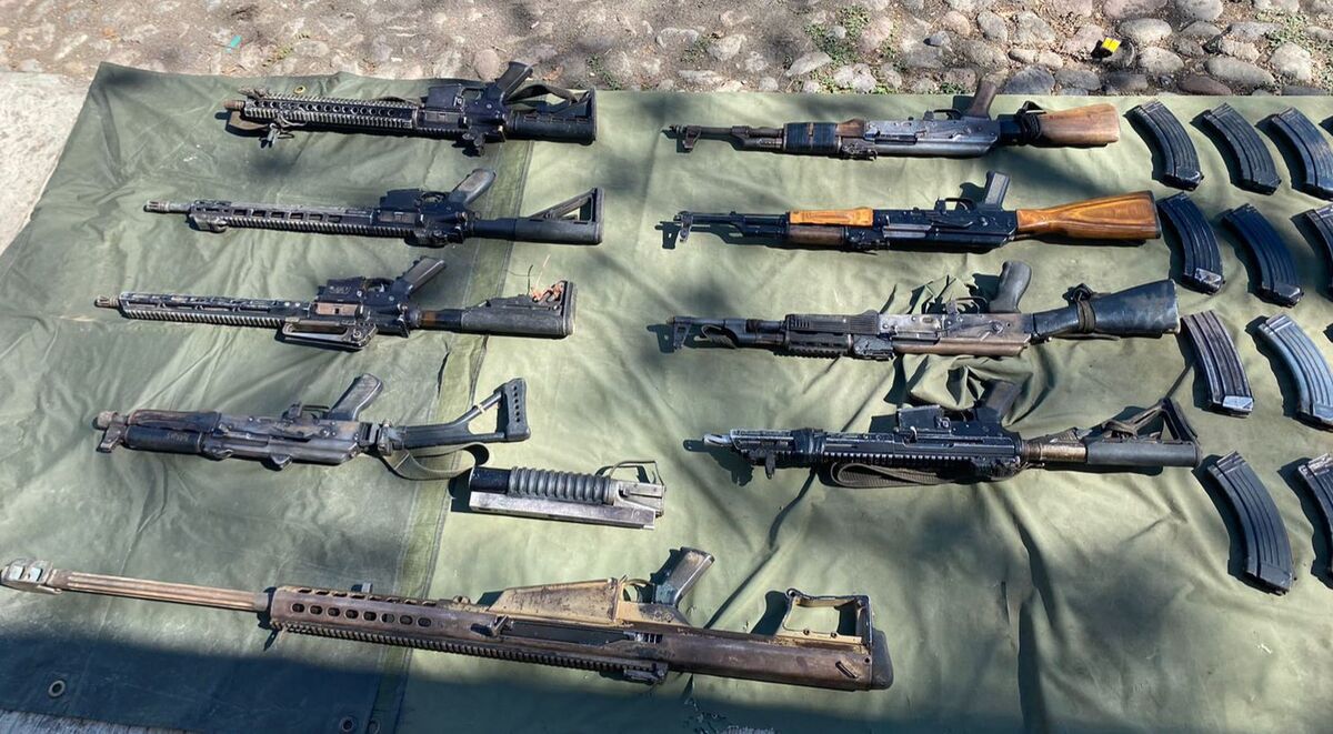 Las armas que le fueron incautadas al sospechoso | Foto: Especial