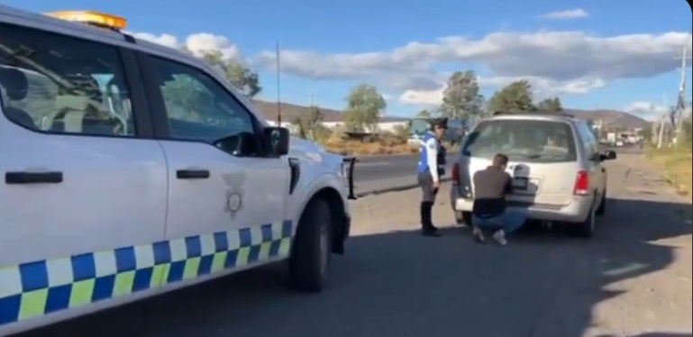 Policía Vial mantiene operativo contra conductores con portaplacas en Jalisco. (Especial)