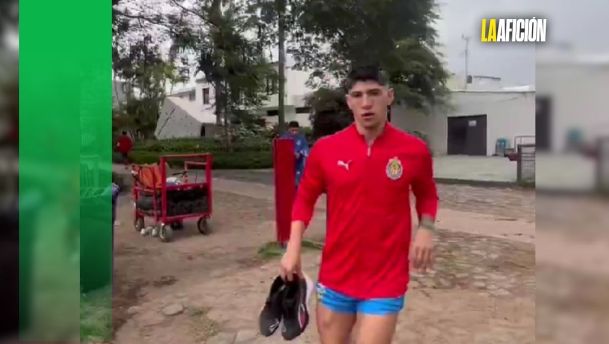 Alan Pulido tiene su primer entrenamiento en su segunda etapa con Chivas (X: @Chivas)