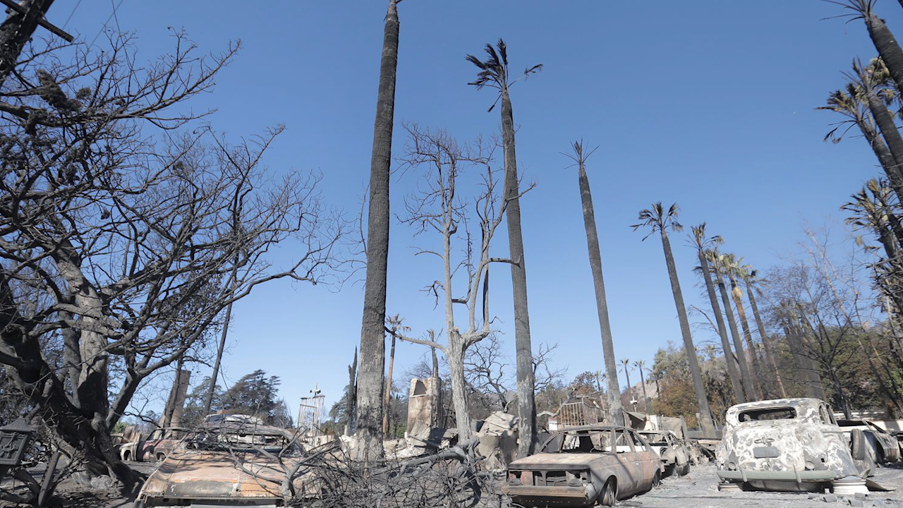 Albergues para afectados por incendios en California prevén operar por cuatro meses