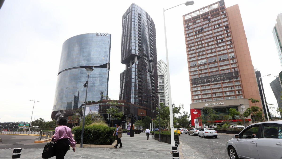Edificios en la zona de Puerta de Hierro en Zapopan (Fernando Carranza)