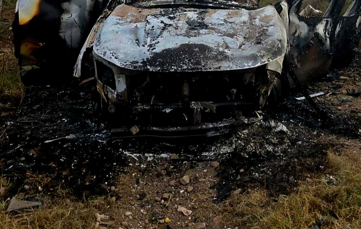 Mina terrestre explota sobre vehículo de adulto mayor en Michoacán.