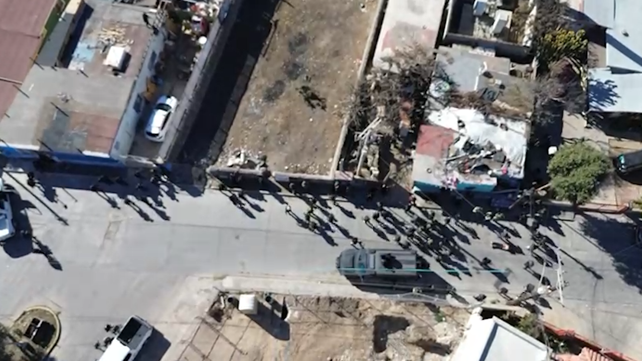 Policías son recibidos a balazos en cateo en Rosarito, Baja California; uno de los agresores murió
