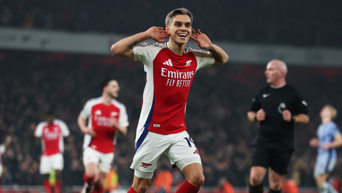 Arsenal consigue gran victoria sobre Tottenham para continuar en pelea por la Premier League (Reuters)
