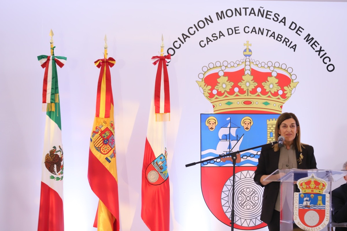 María José Sáenz, presidenta de la comunidad autónoma de Cantabria en España, se reúne con integrantes de la cámara de comercio. | Foto: Octavio Hoyos